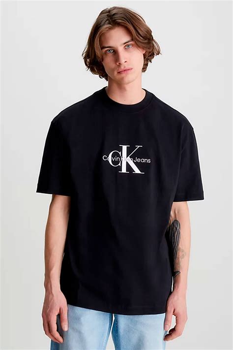 camisa negra calvin klein
